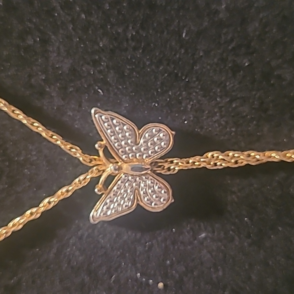 AVON Vintage Butterfly Goldtone Necklace.